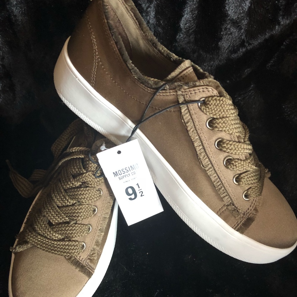 Size 9.5 mossimo ZellSatin sneakers